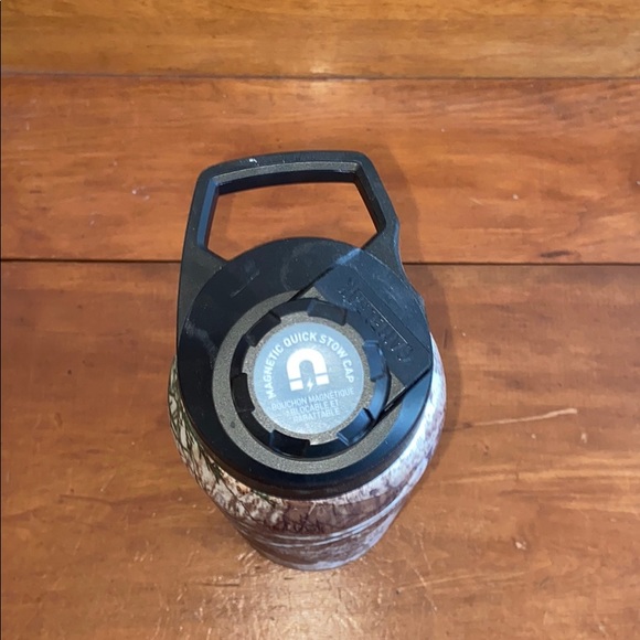 Camelbak Waterbottle 32 oz - Picture 2 of 3